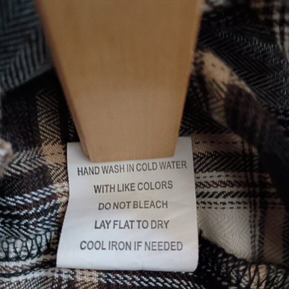 Hesperus Cropped Flannel Plaid Oversized Shirt Black Tan White Women’s Size L - Picture 8 of 16